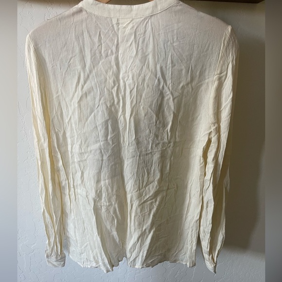 H&M| Cream Peasant Top, Boho Floral Style—Embroidered/Stitch Detail, Size 2••• - Picture 5 of 10